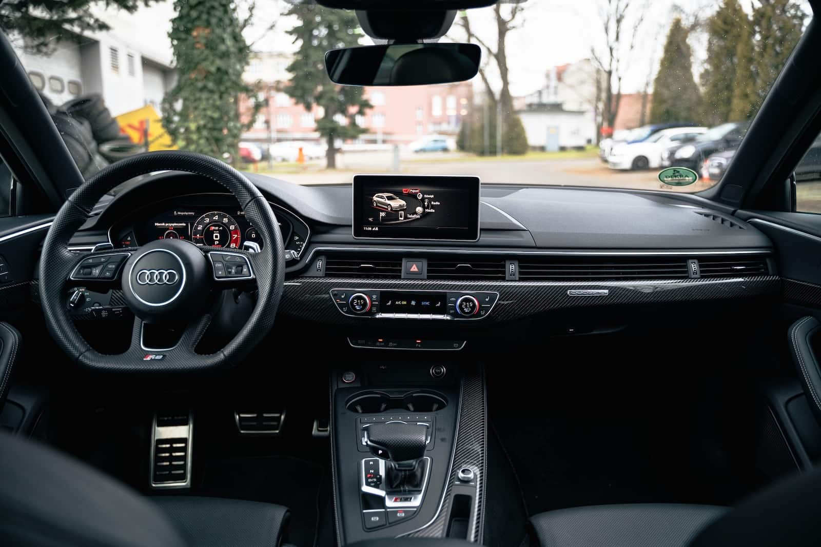 audi-rs4-wynajem-kokpit