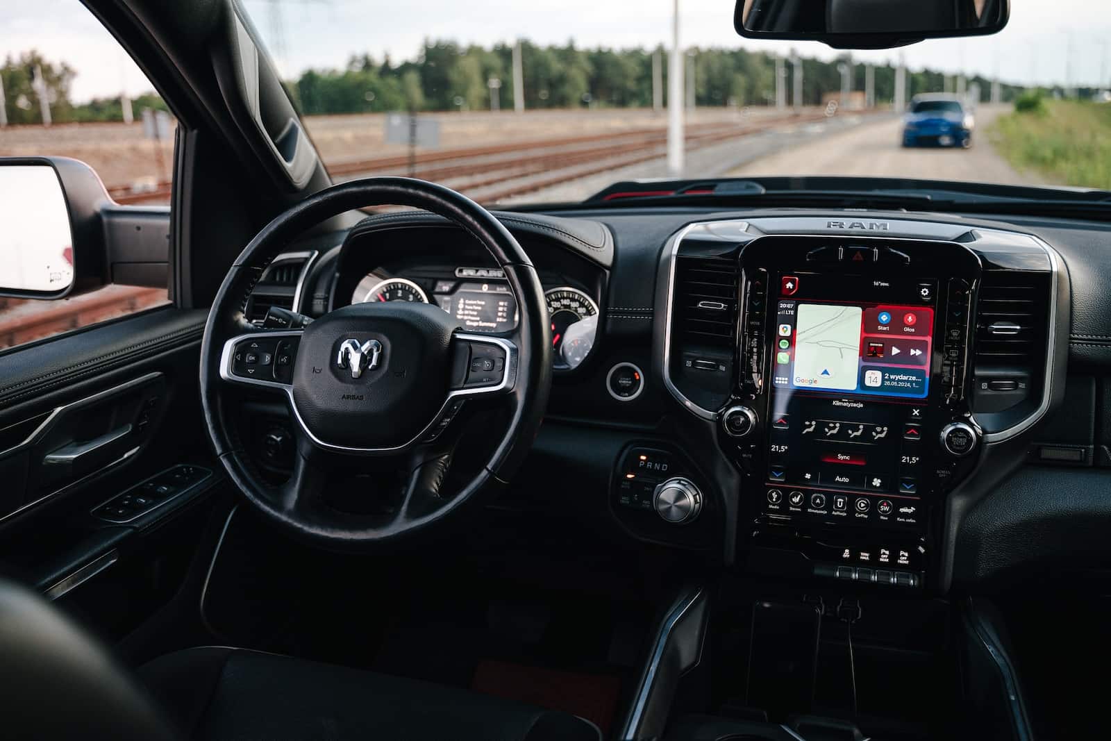 Dodge RAM 1500 Laramie 4x4 5.7L HEMI - obrazek 4