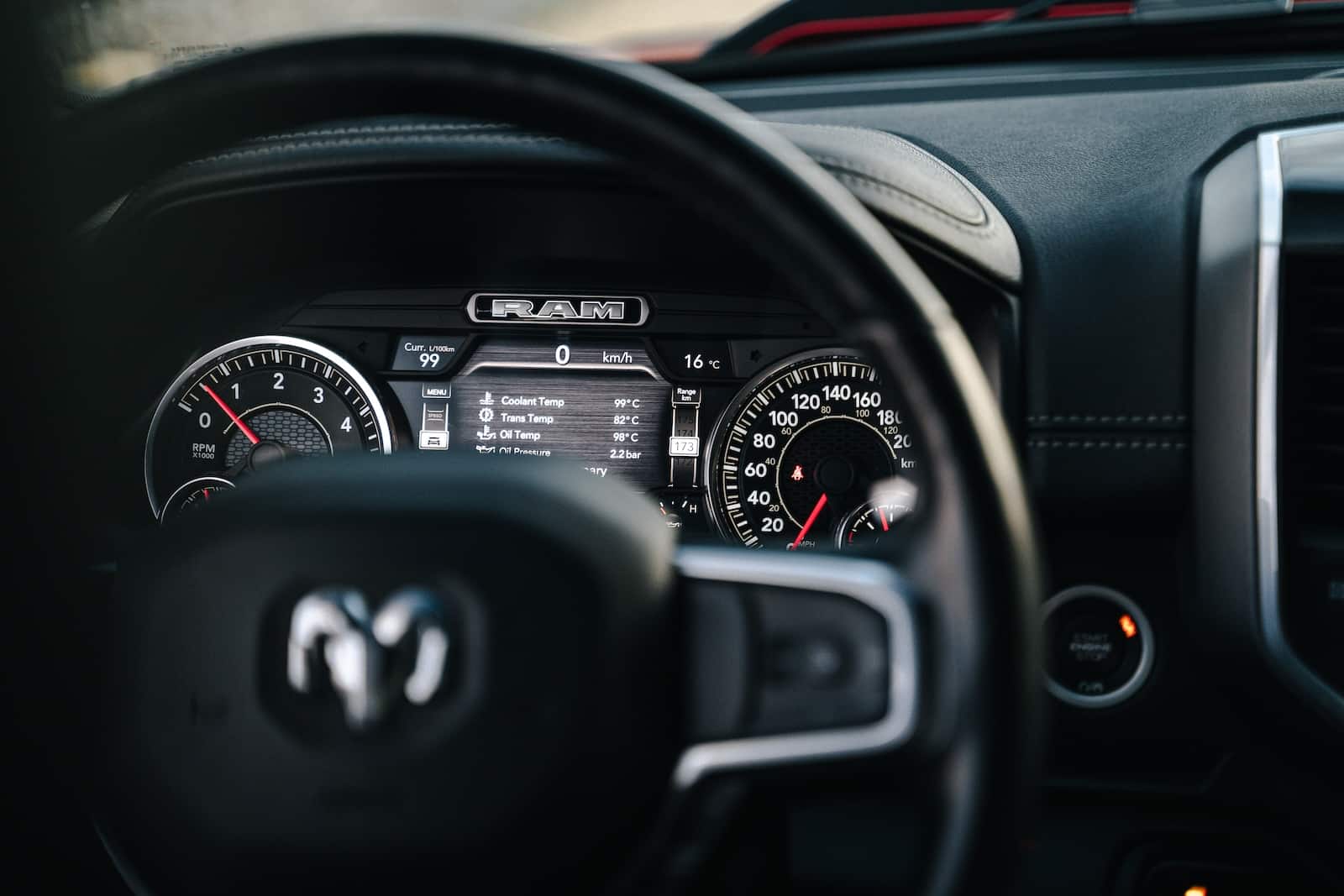 Dodge RAM 1500 Laramie 4x4 5.7L HEMI - obrazek 16