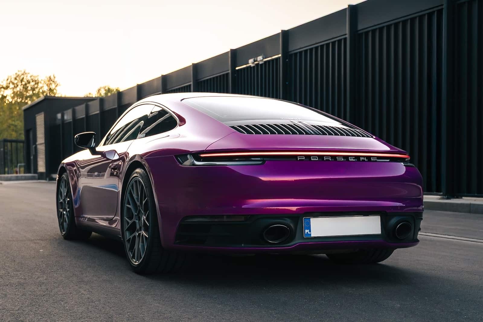 911 na wynajem z tyłu