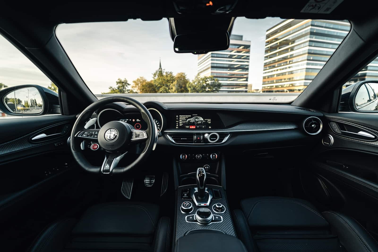 alfa-romeo-stelvio-quadrifoglio-wynajem-konsola