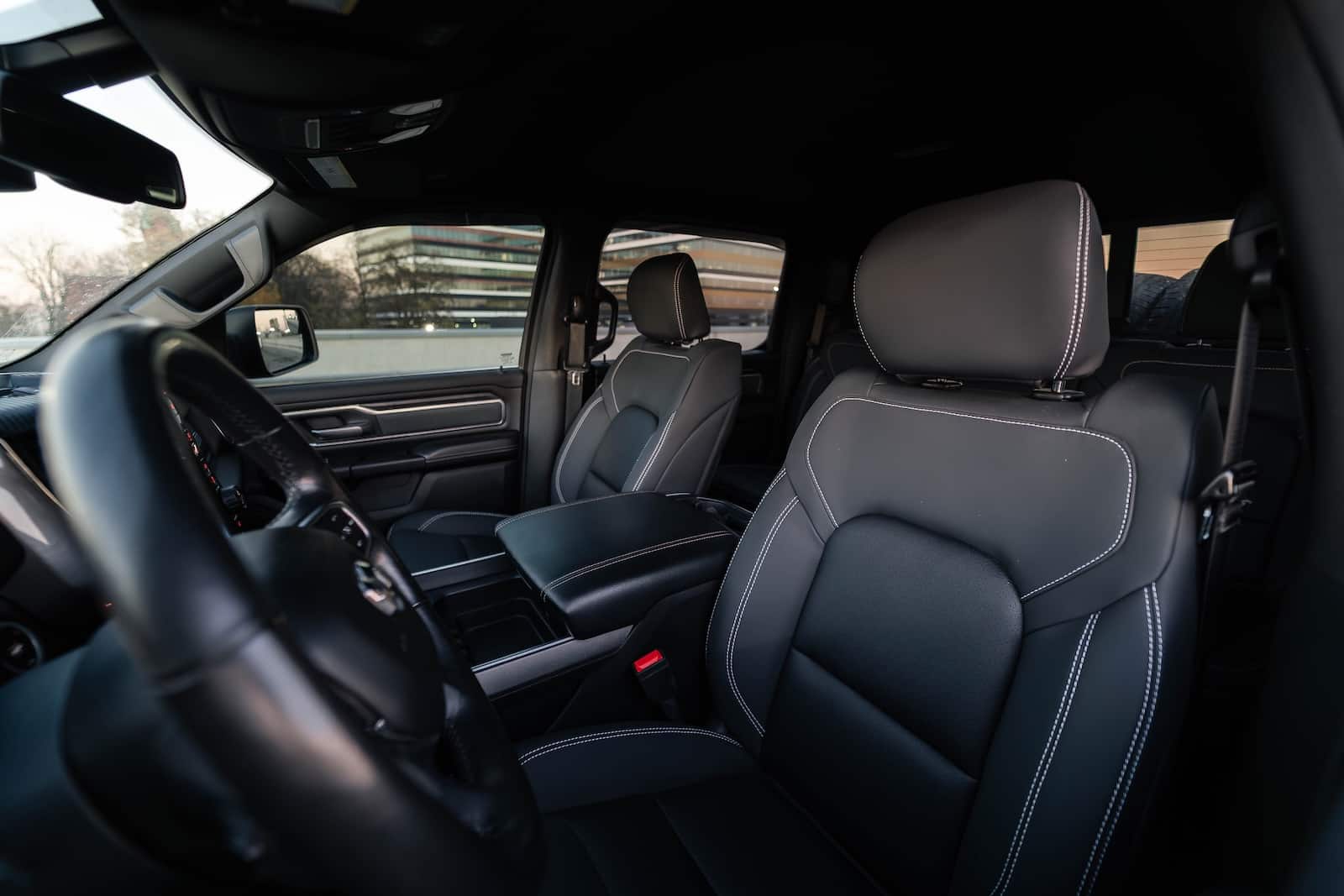 dodge-ram-przednie-fotele